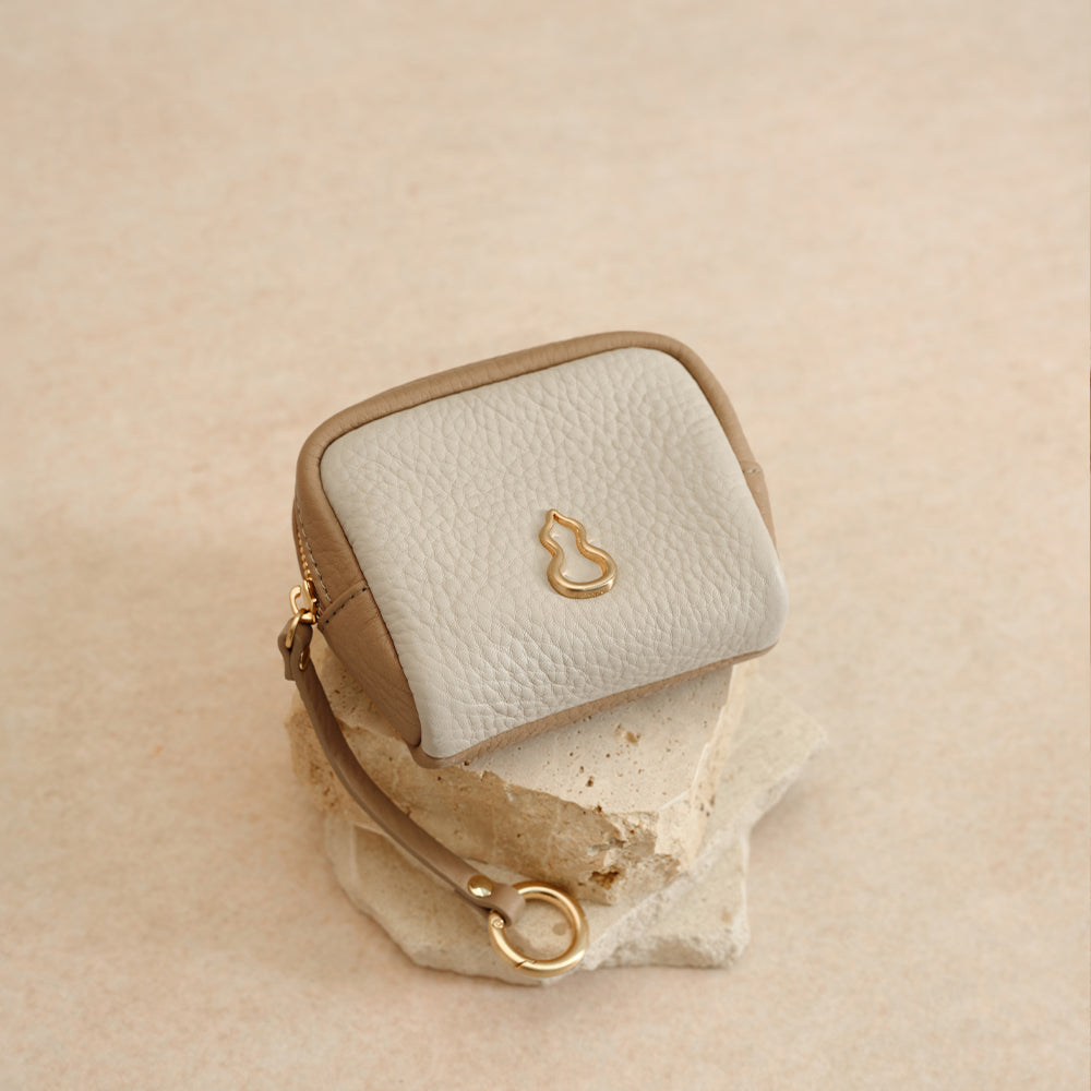 Hulu Mini Coin Pouch