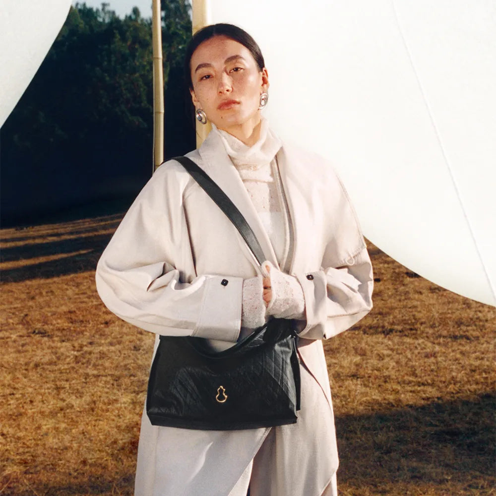 Medium Flow Hobo (Dong Grid Embossed)