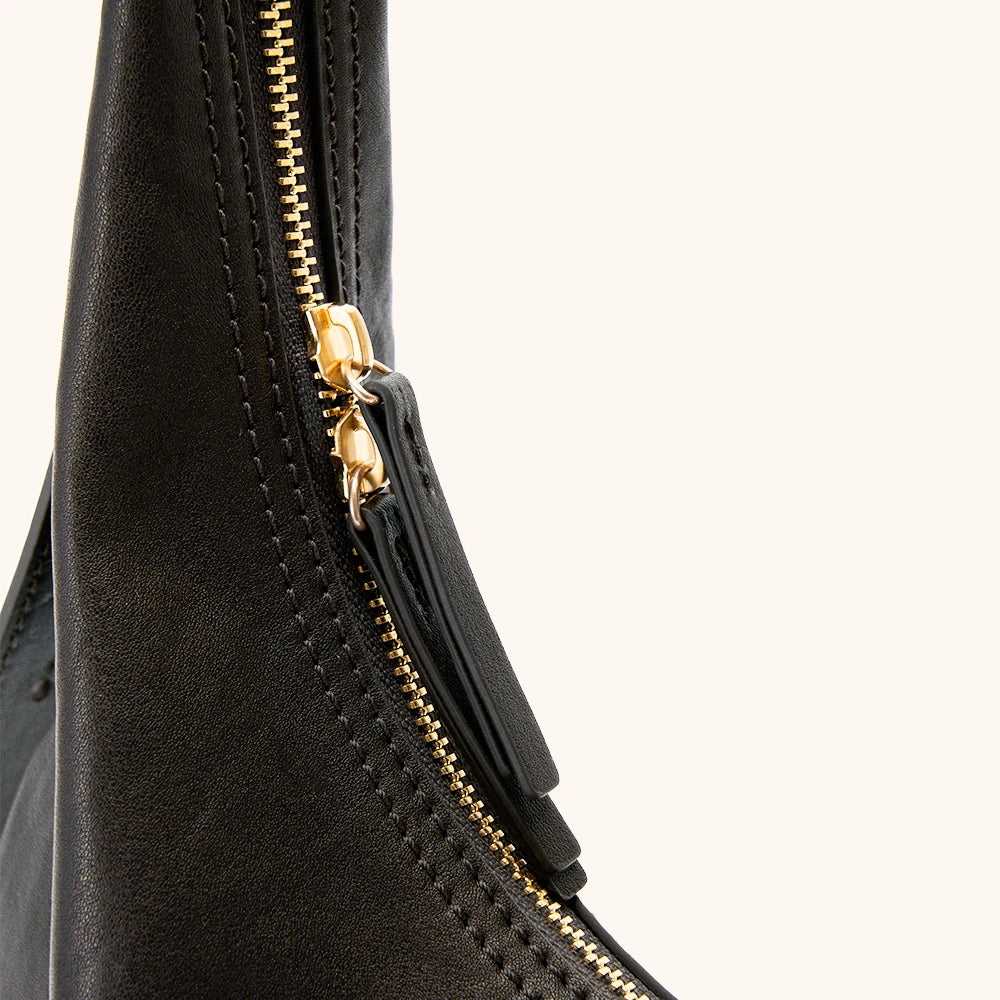 Large Flow Crescent Bag (Vegetable-Tanned)