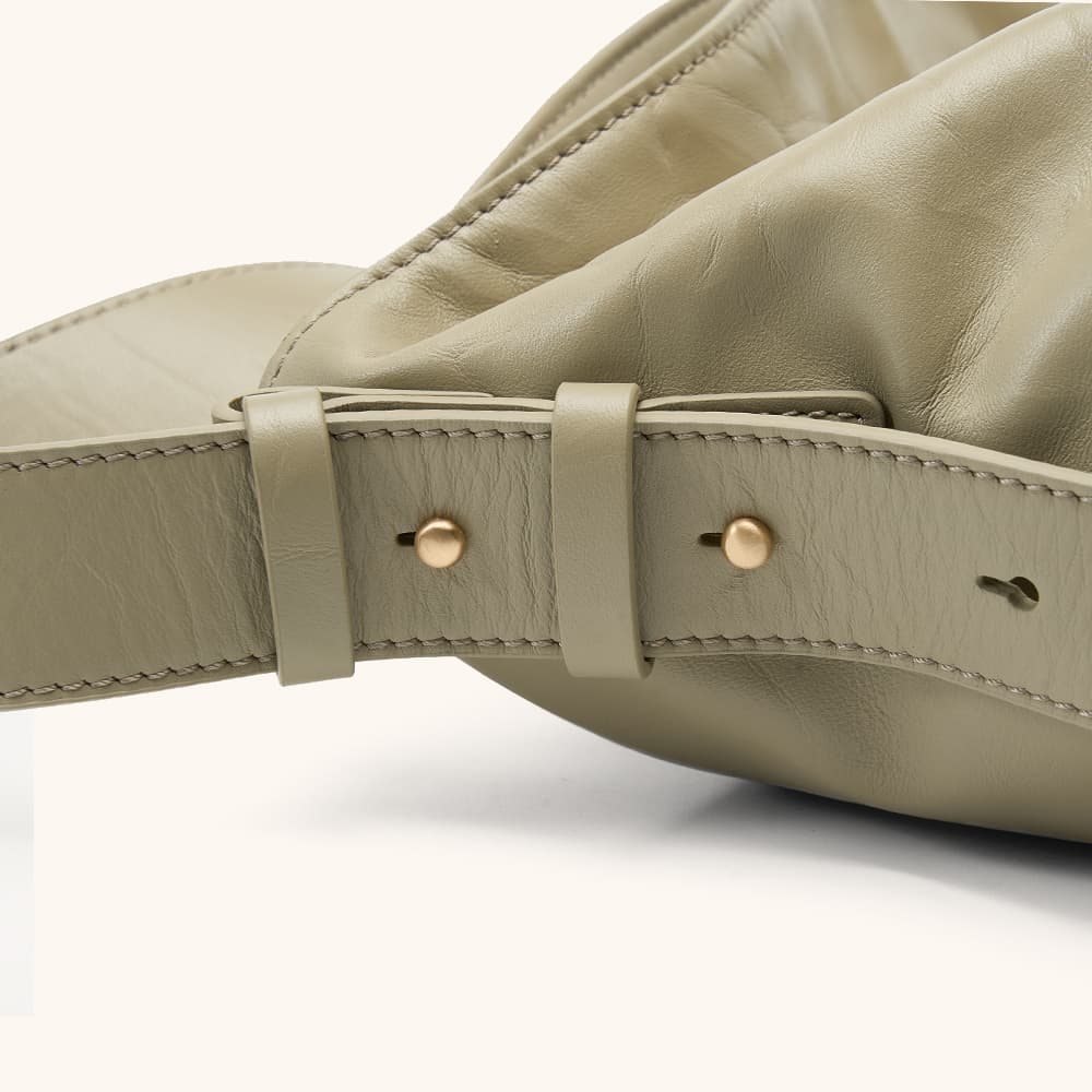 Medium Flow Hobo (Dong Hand-Crinkled Texture)
