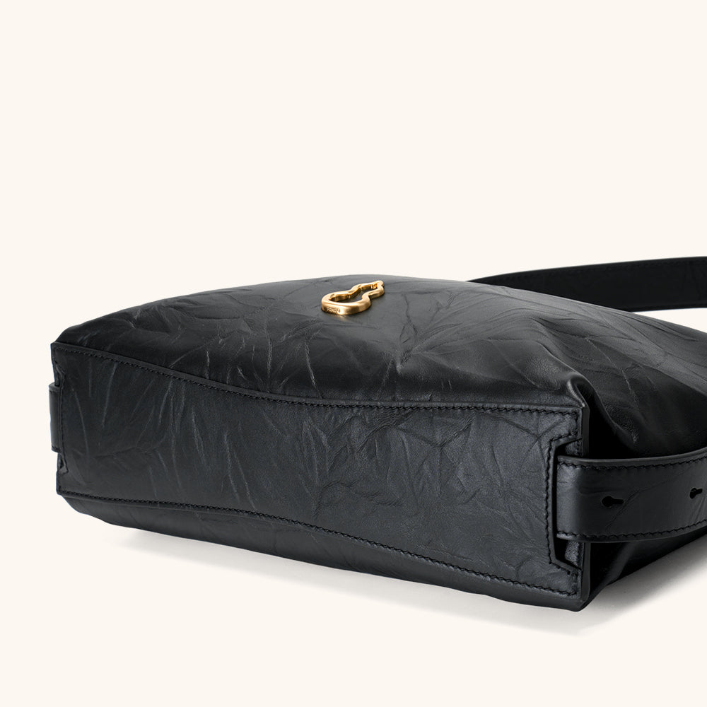 Medium Flow Hobo (Dong Hand-Crinkled Texture)