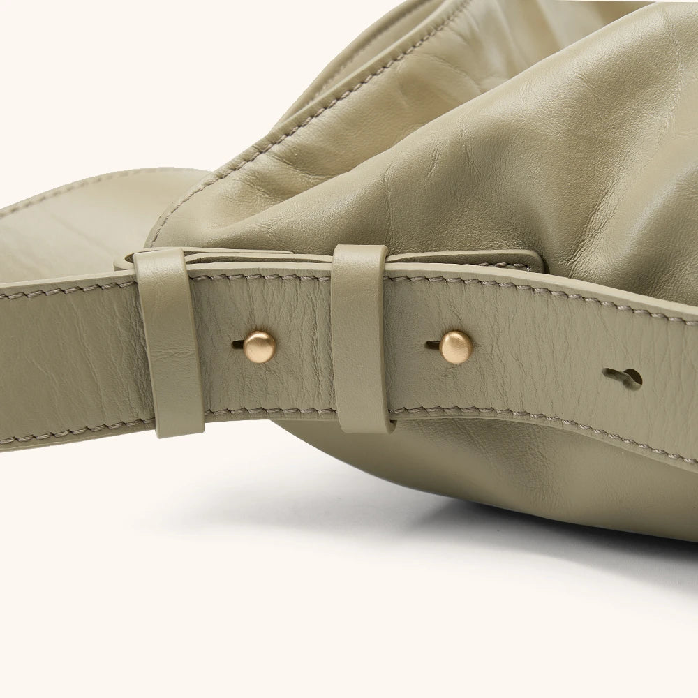 Medium Flow Hobo (Dong Hand-Crinkled Texture)