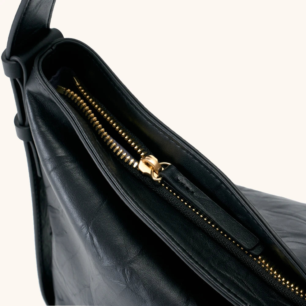 Medium Flow Hobo (Dong Hand-Crinkled Texture)