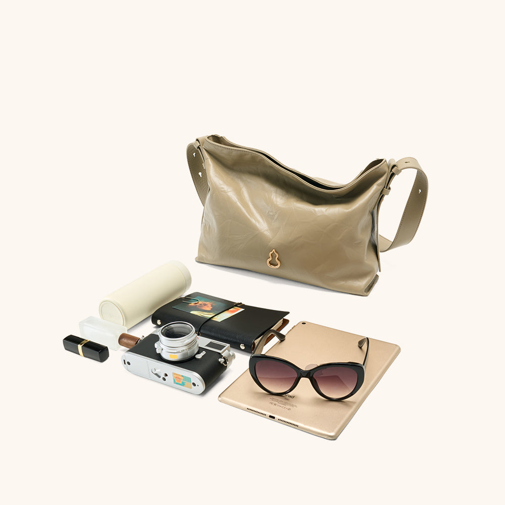 Medium Flow Hobo (Dong Hand-Crinkled Texture)