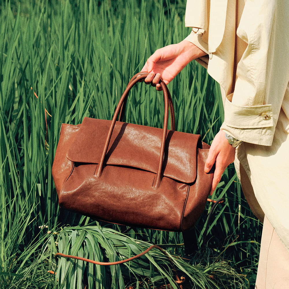 Fulfill Flap Tote