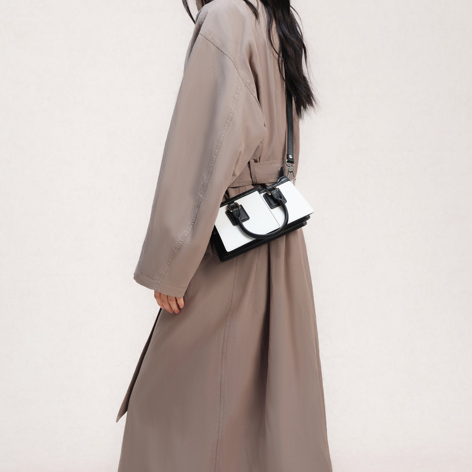 Bampo garden of pleasance handbag on model 7