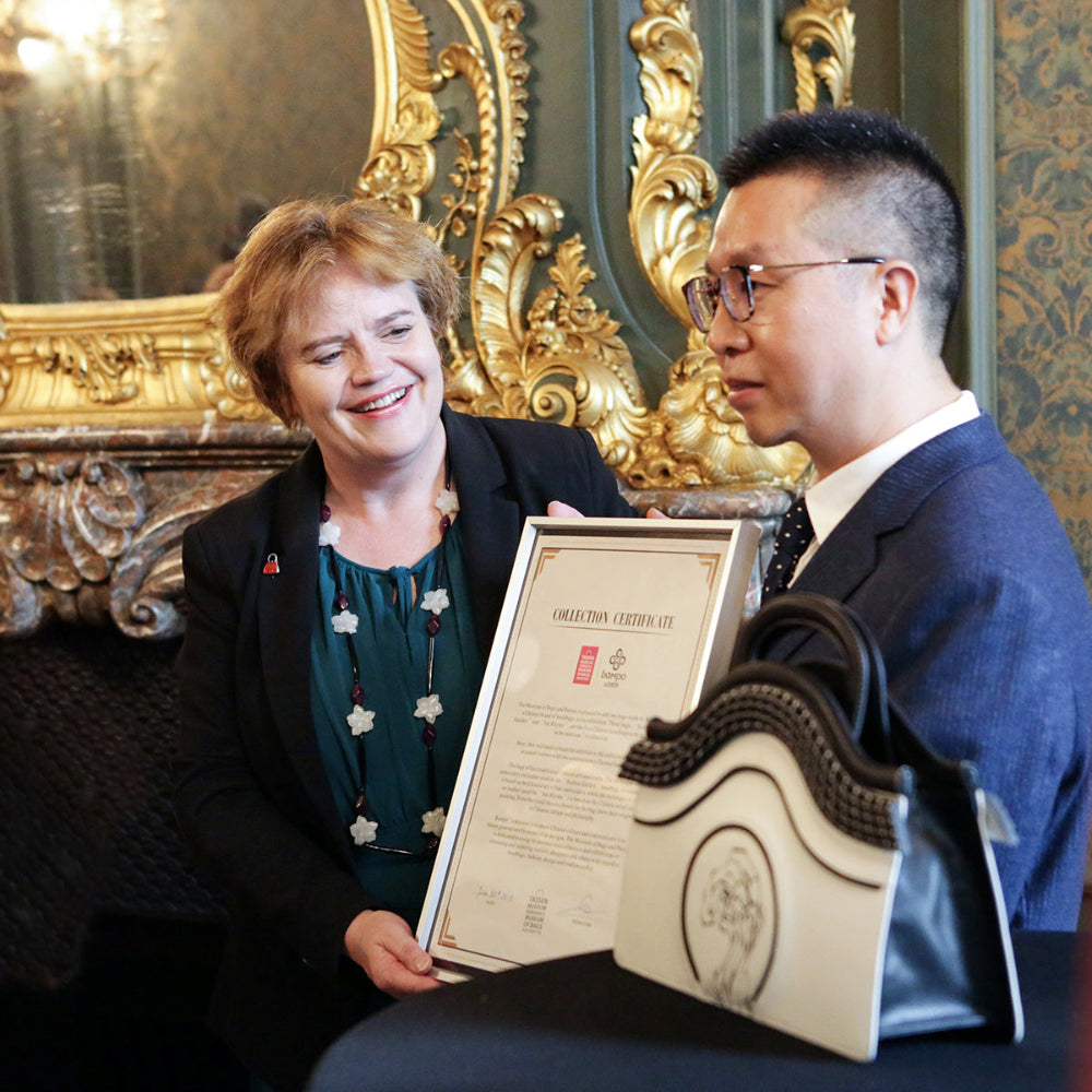 In 2016, Bampo founder Huang Lang accepts the collection certificate as Bampo becomes the first Chinese handbag brand featured in the Tassenmuseum Amsterdam