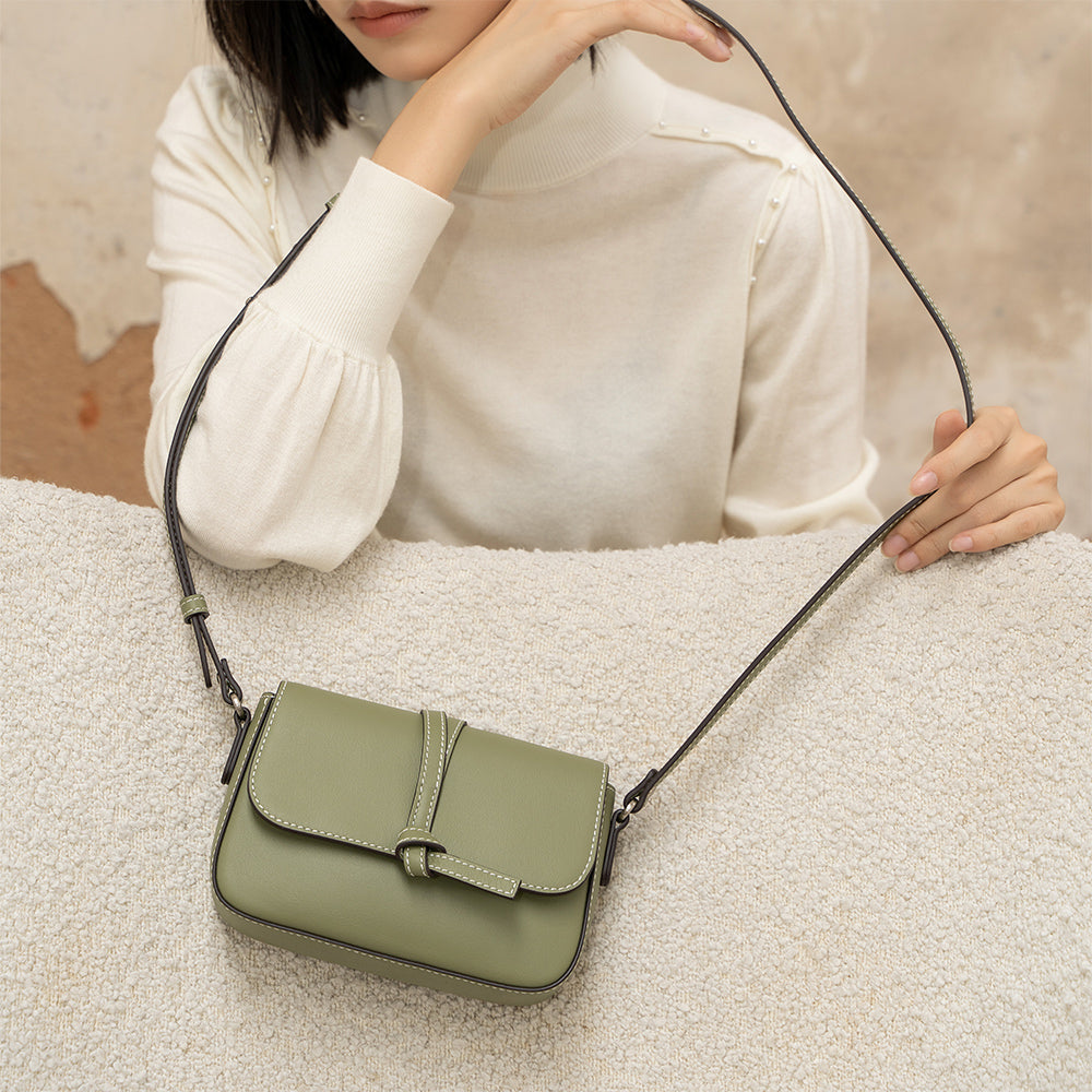 Bampo Ease Mini Totet on Model 4