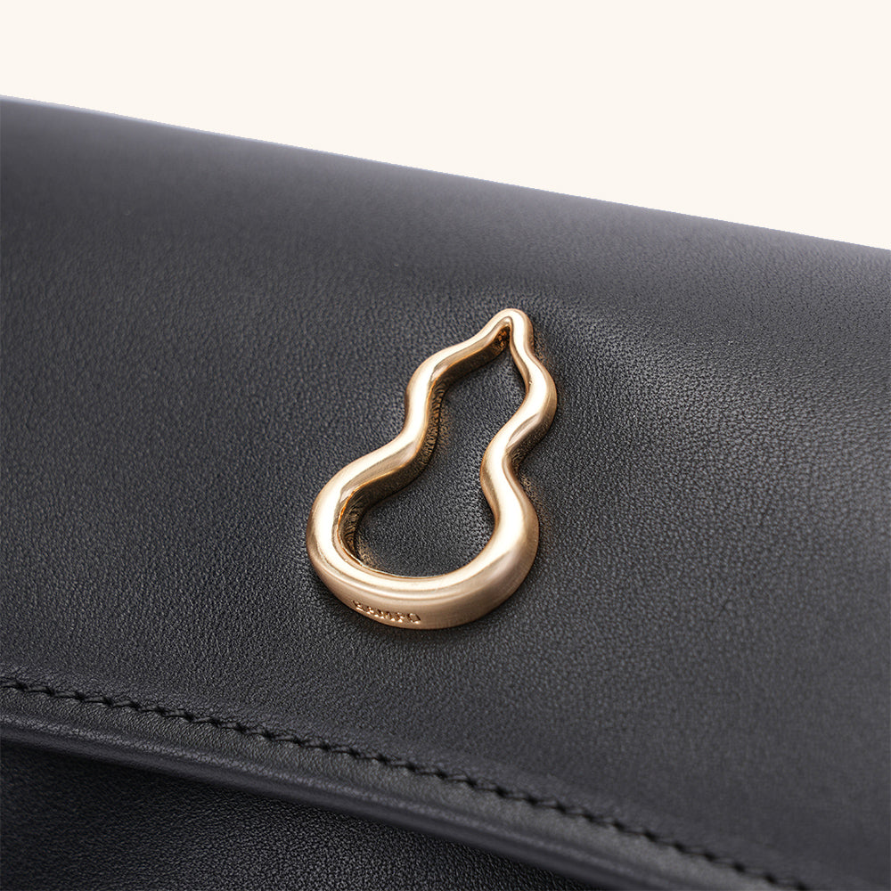 Hulu Hardware of the Bampo Ella Crossbody Bag