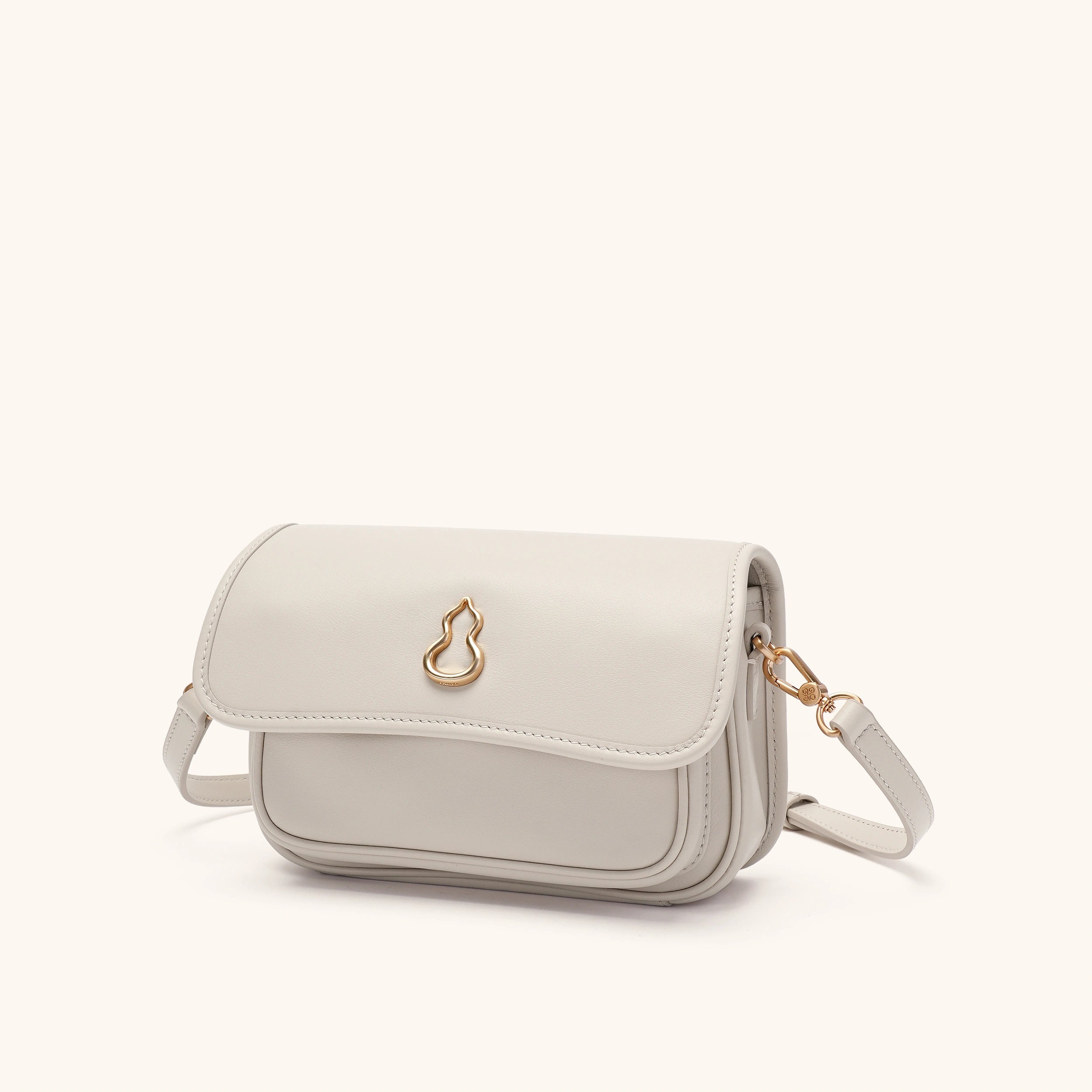 Side View of the Bampo Ella Crossbody Bag#color_creamy-sand