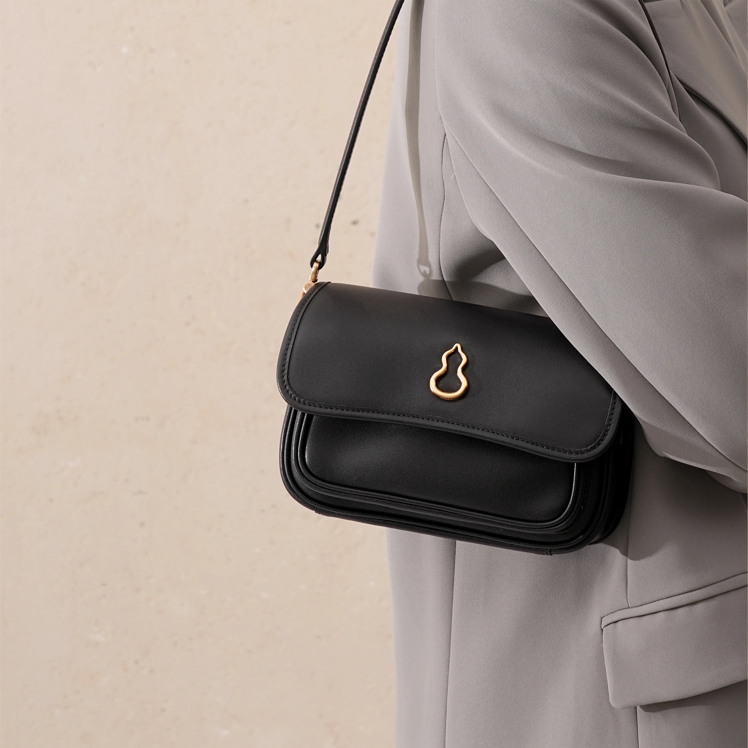 Bampo Ella Crossbody Bag on Model 1