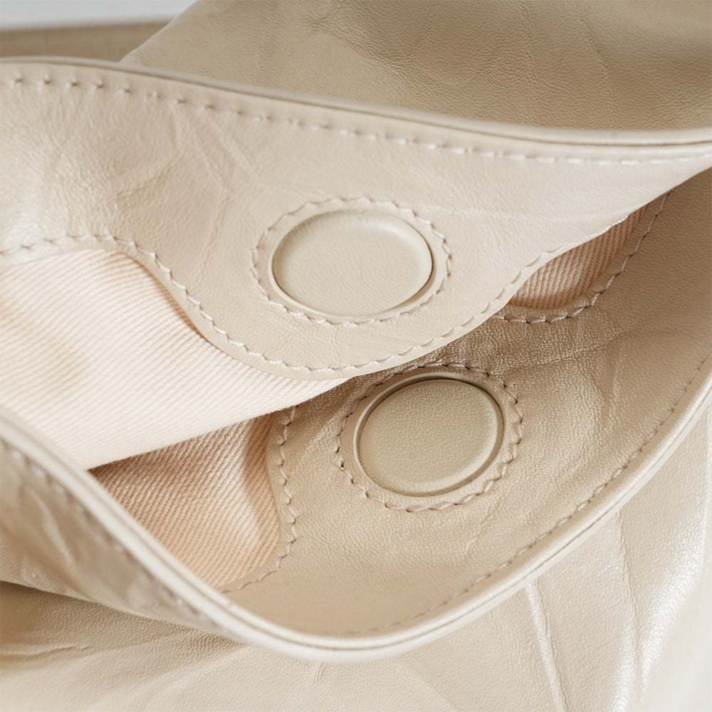 Magnetic snap closure of the Bampo Flow Bucket Bag