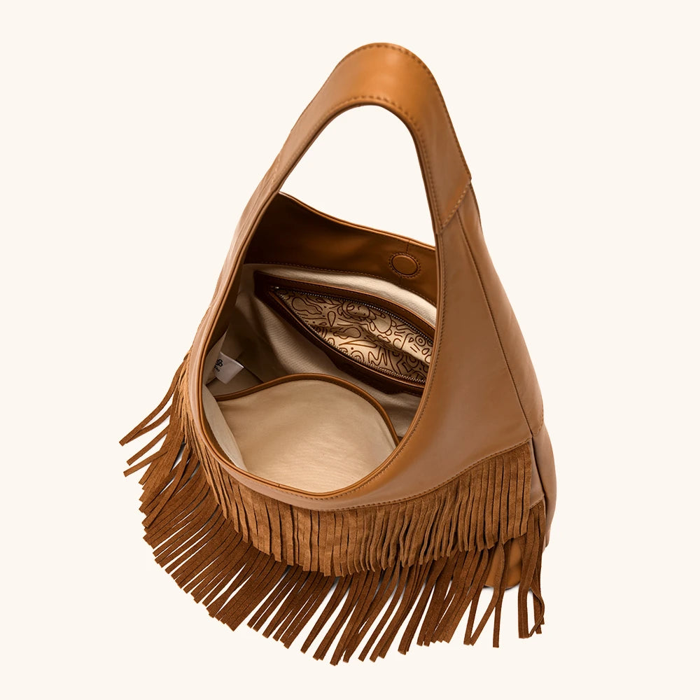 Capacity of the Bampo Flow Double-Faced Fringe Bag2#color_caramel