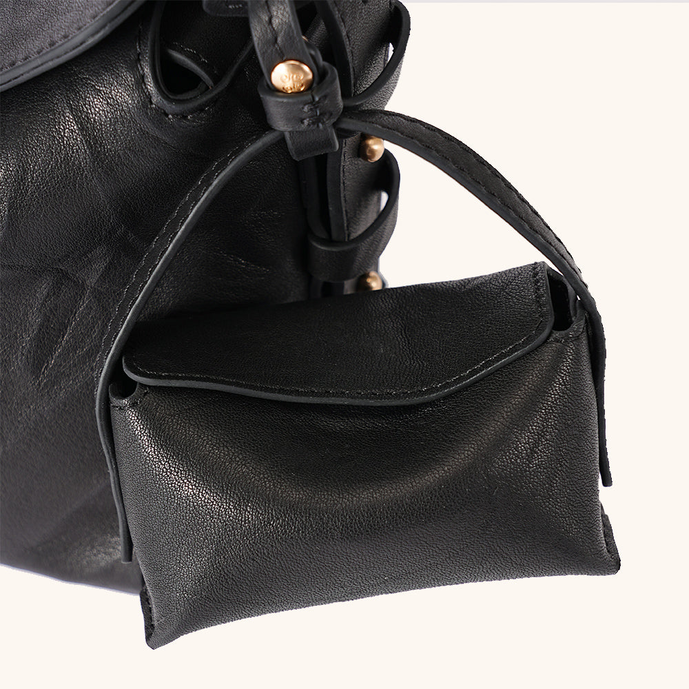 Details of the Bampo Flow Pillow Bag