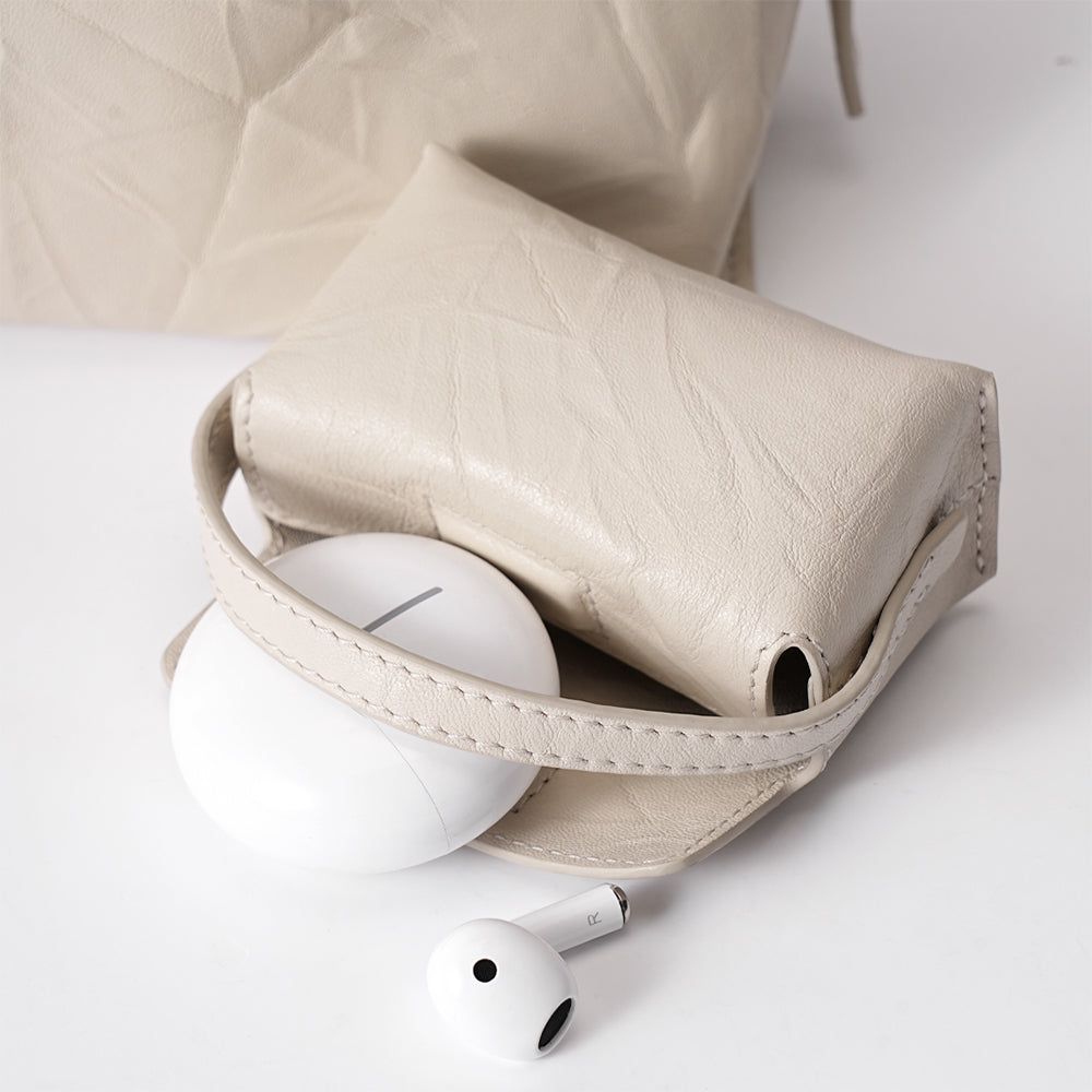 Details of the Bampo Flow Pillow Bag