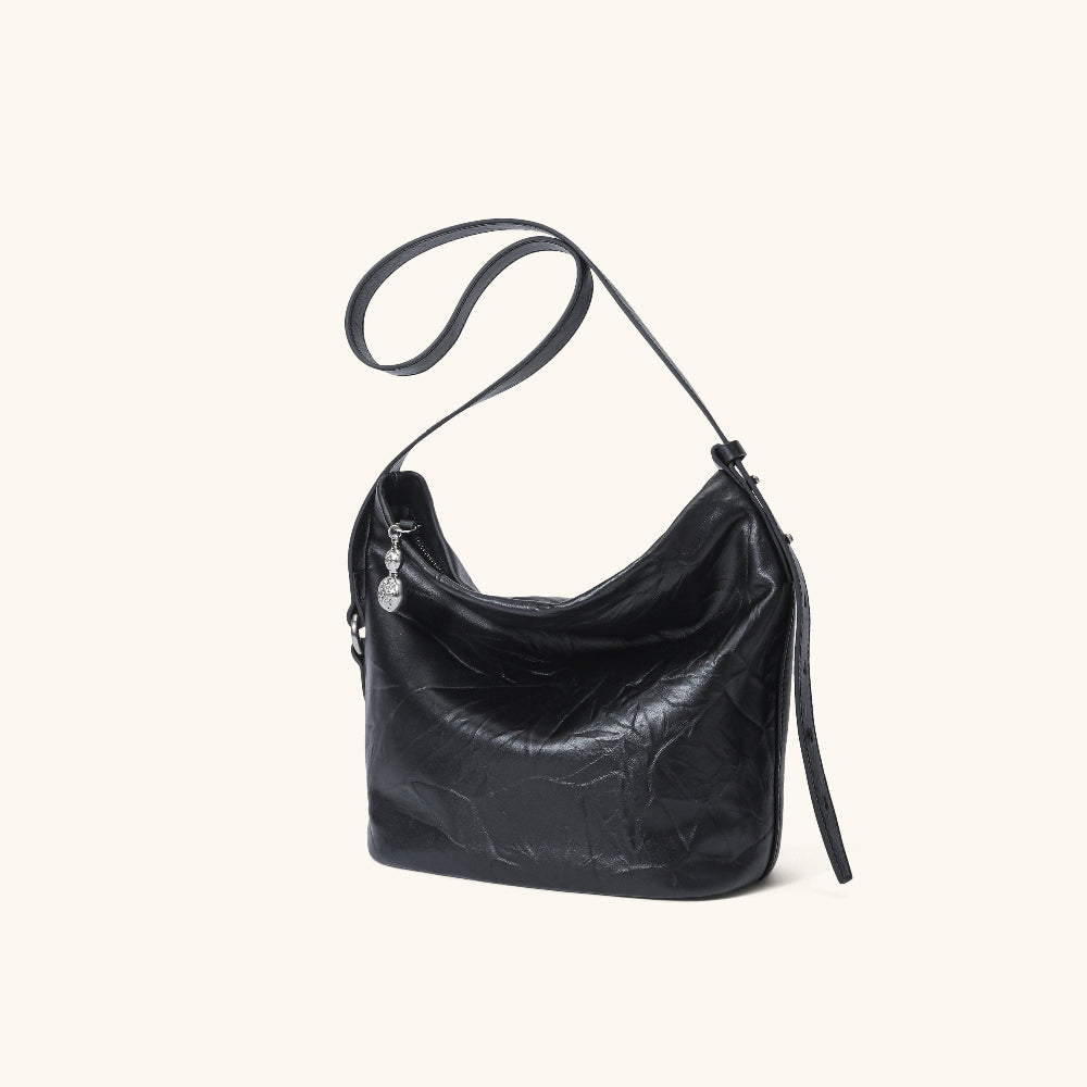 Side View of the Bampo Flow Shift Hobo#color_glossy-black