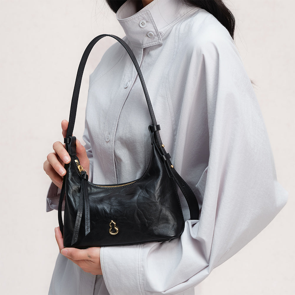 Bampo Glow Hobo on Model 1