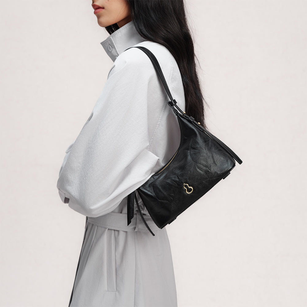 Bampo Glow Hobo on Model 6