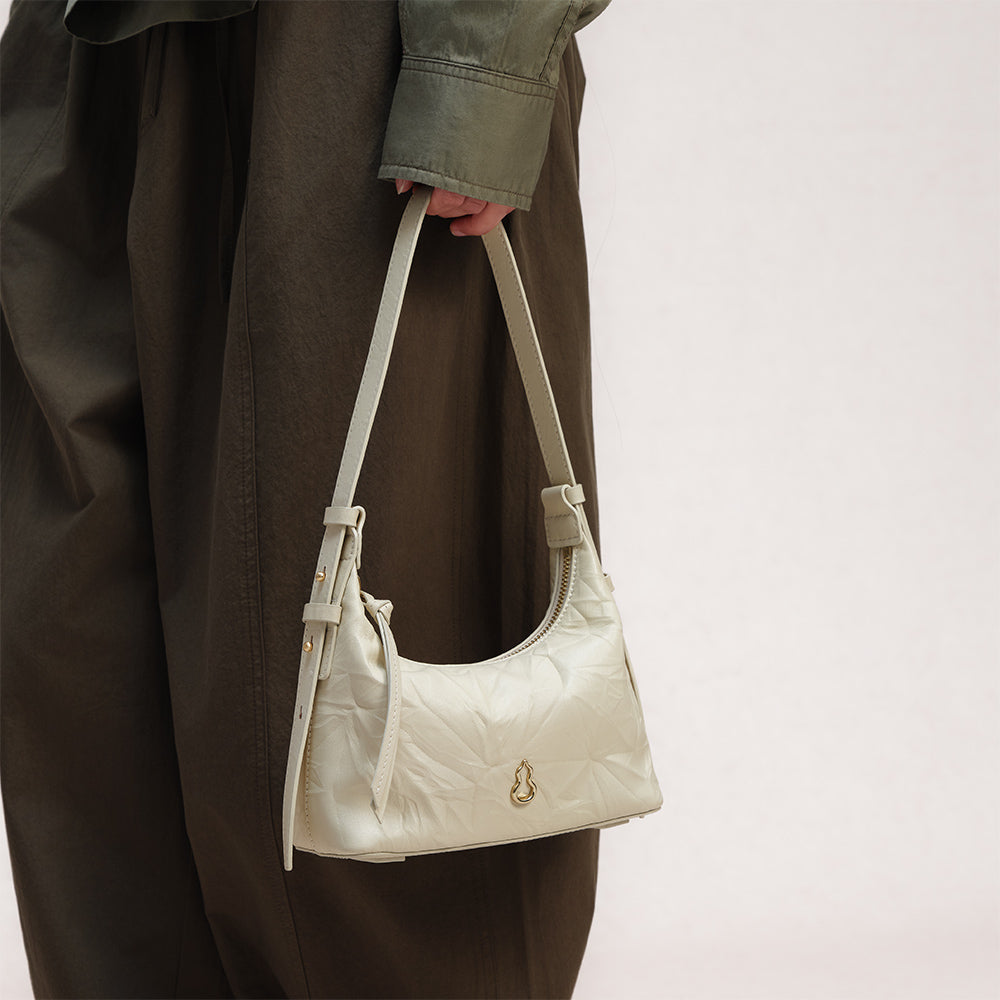 Bampo Glow Hobo on Model 1