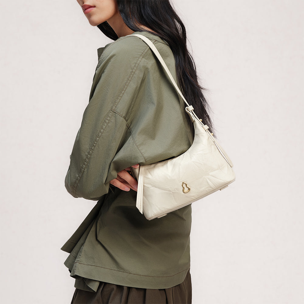 Bampo Glow Hobo on Model 7