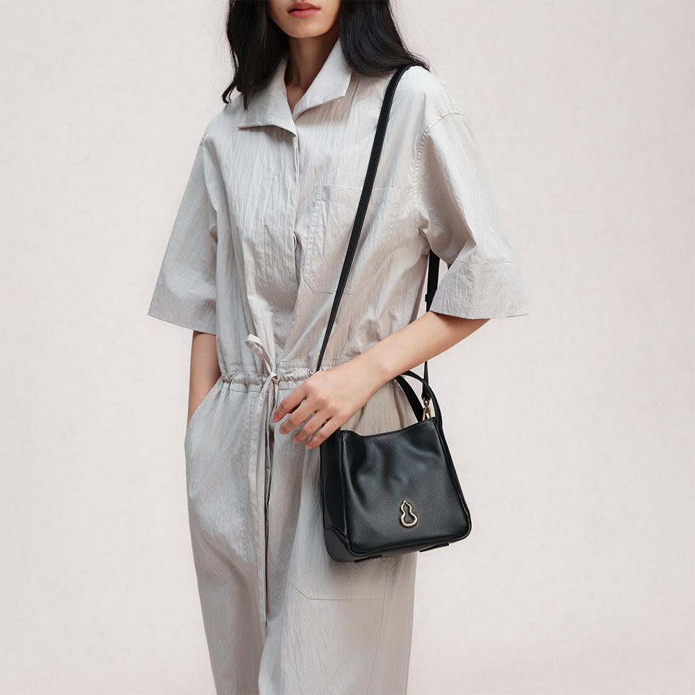 Bampo Harmony Bucket Bag on Model 7