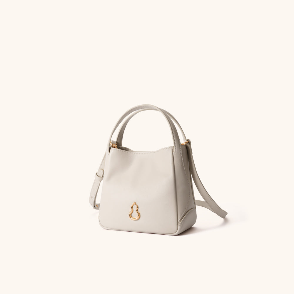 Side View of the Bampo Harmony Bucket Bag#color_silky-cream