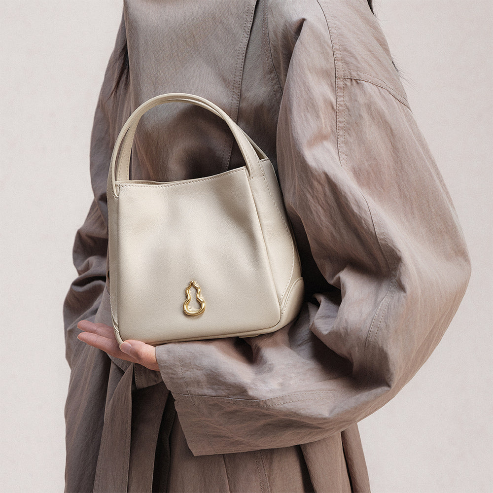 Bampo Harmony Bucket Bag on Model 1