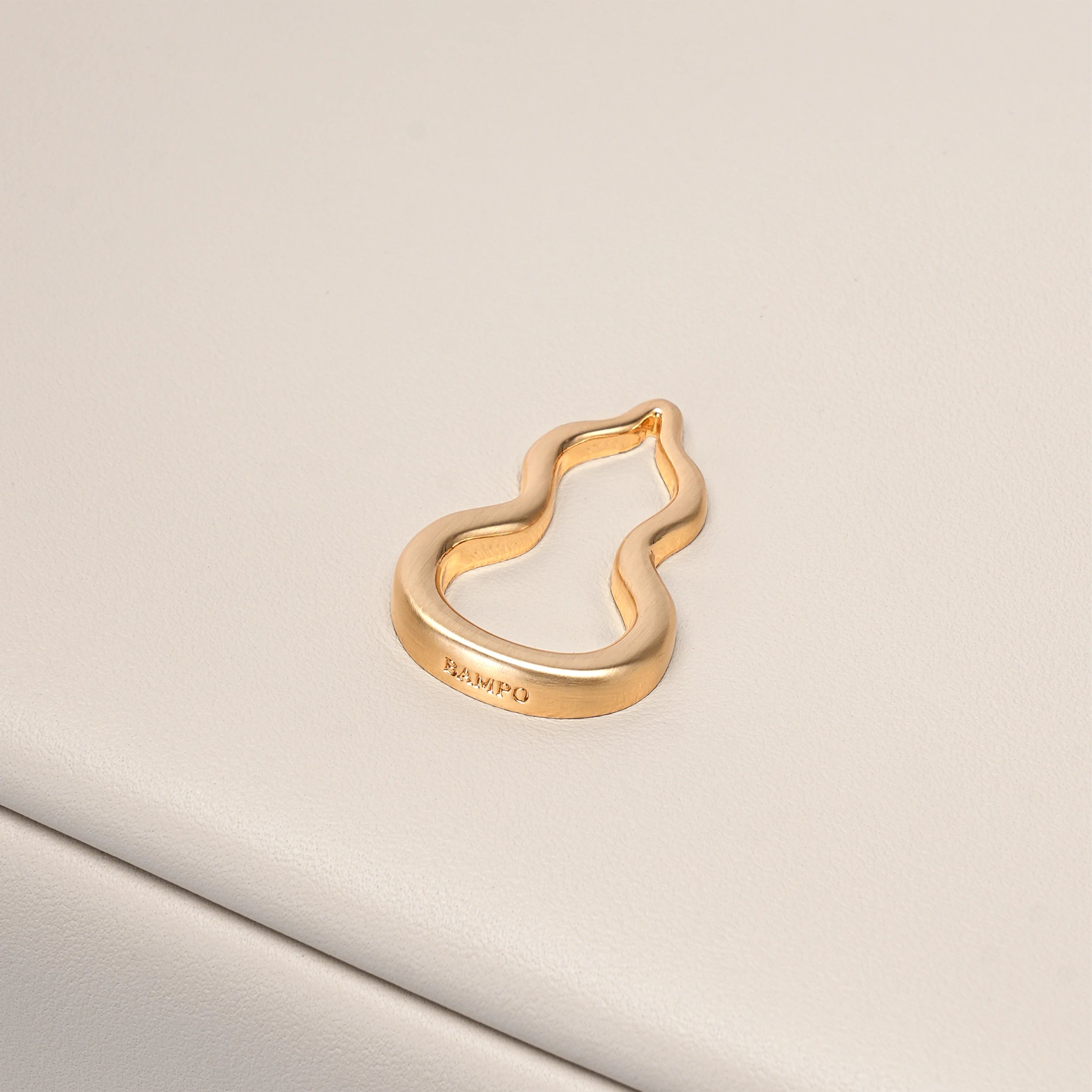 Hulu Hardware of the Bampo Harmony Tote