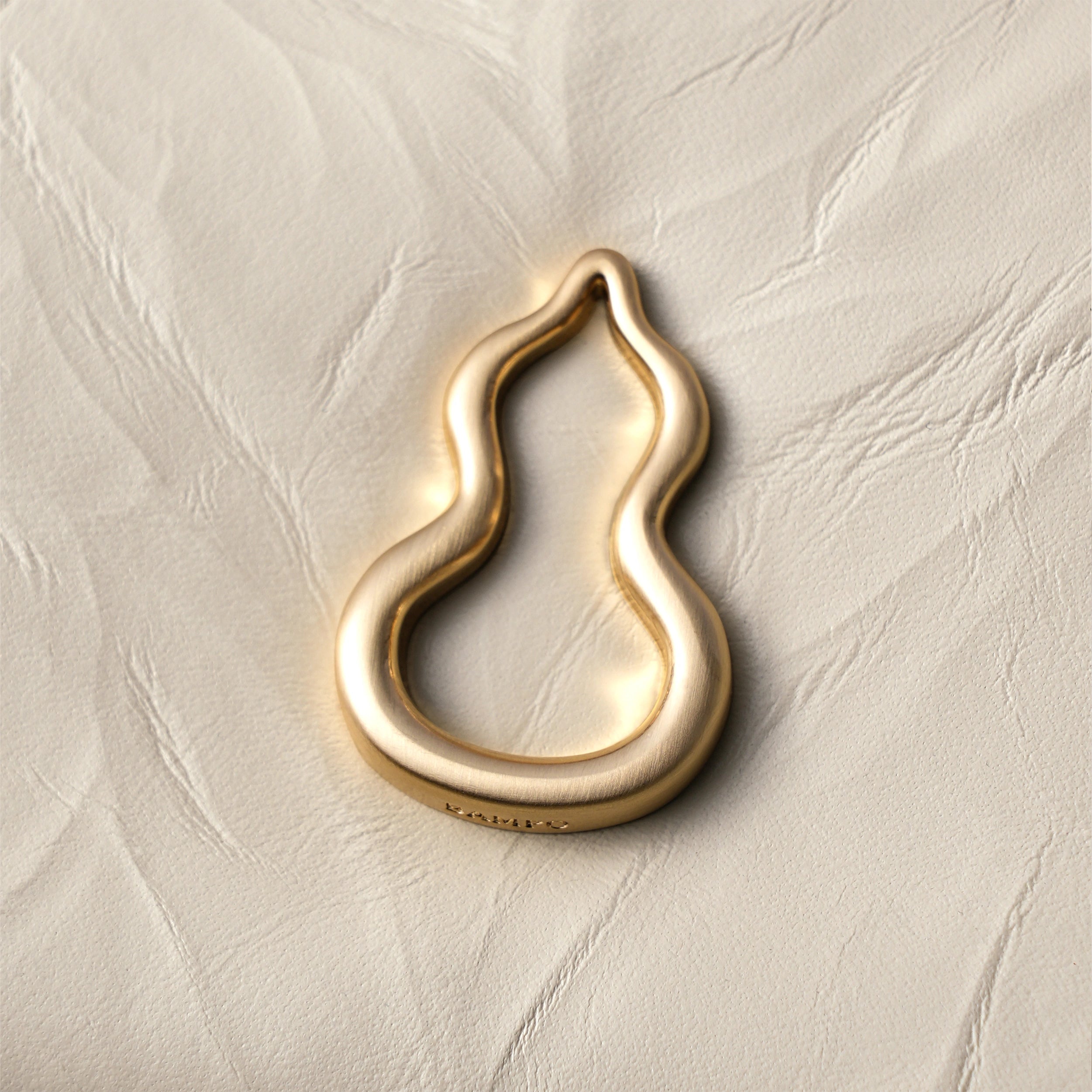 Hulu Hardware of the Bampo Harmony Tote (Texture Version)