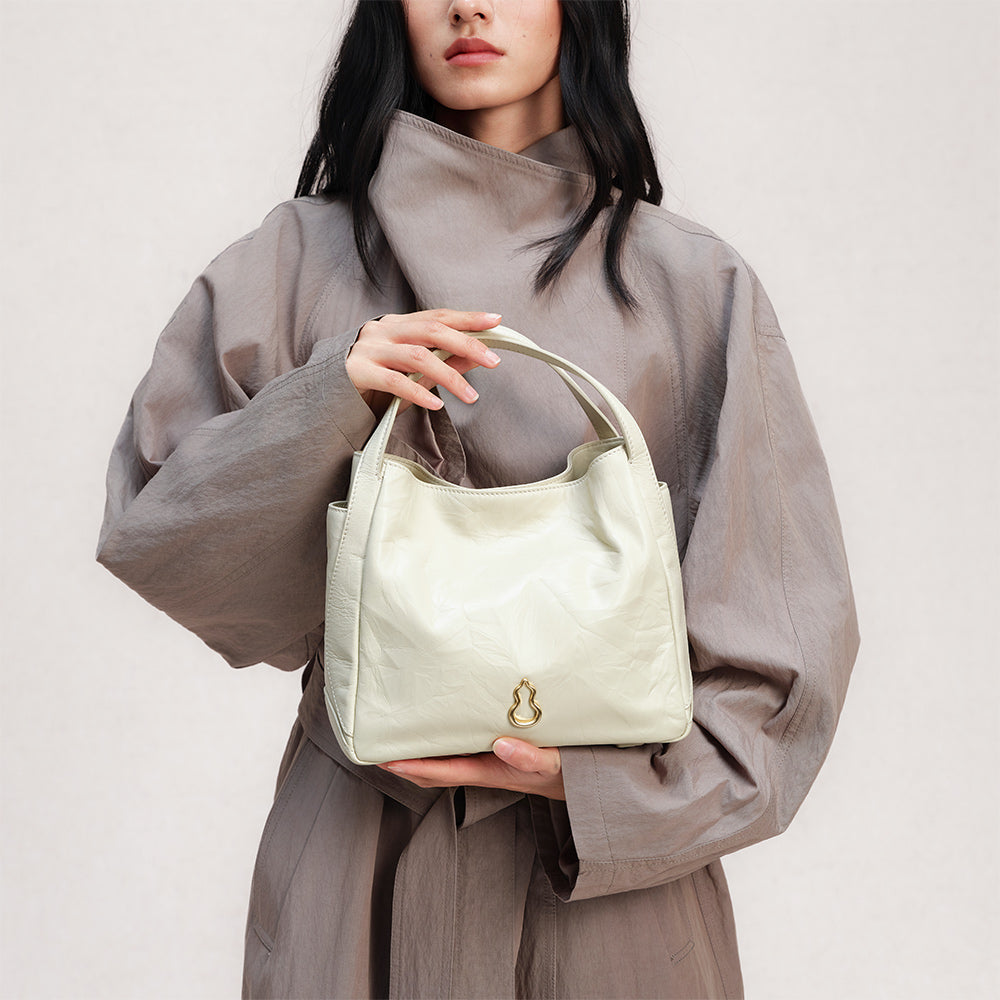 Bampo Harmony Tote (Texture Version) on Model 1