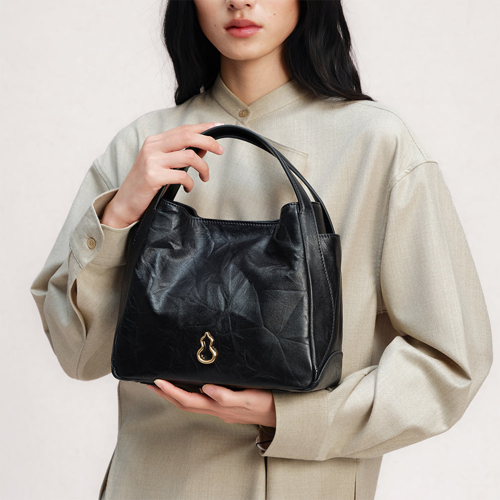 Bampo Harmony Tote (Texture Version) on Model 1