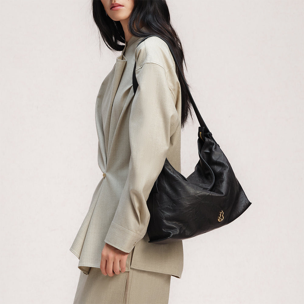 Bampo Large Flow Hobo on model 7