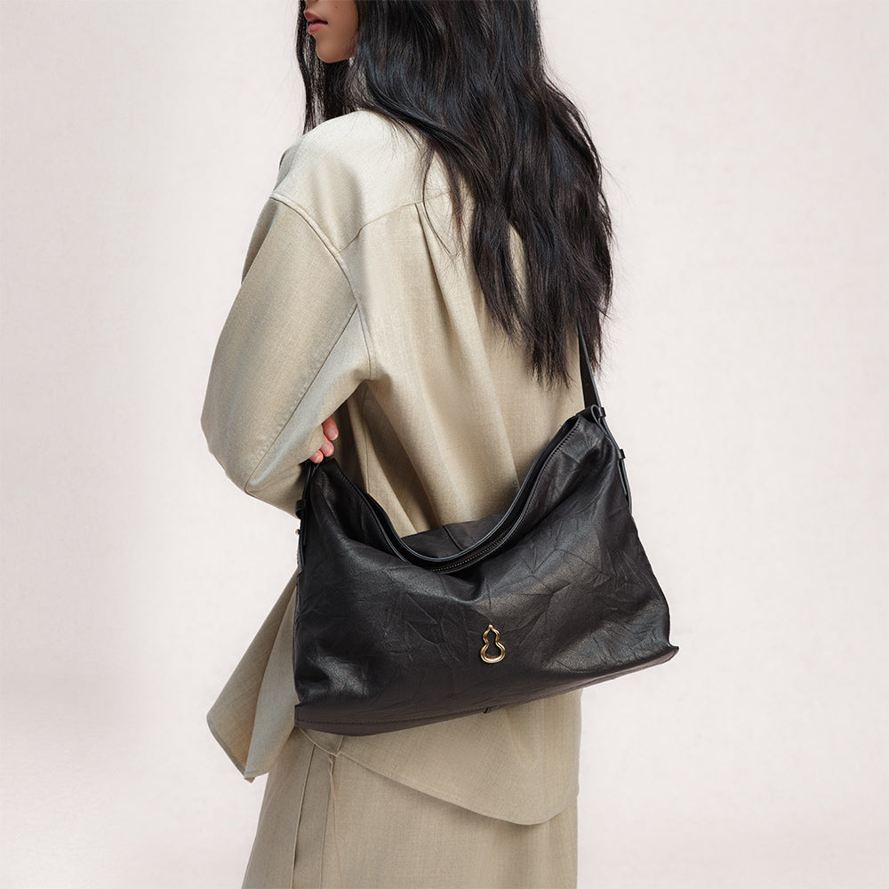 Bampo Large Flow Hobo on model 8