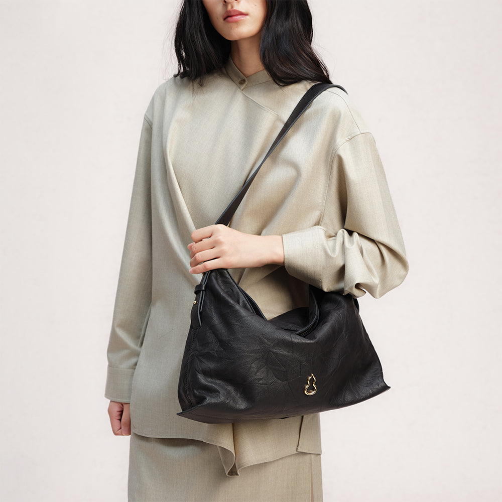 Bampo Large Flow Hobo on model 9