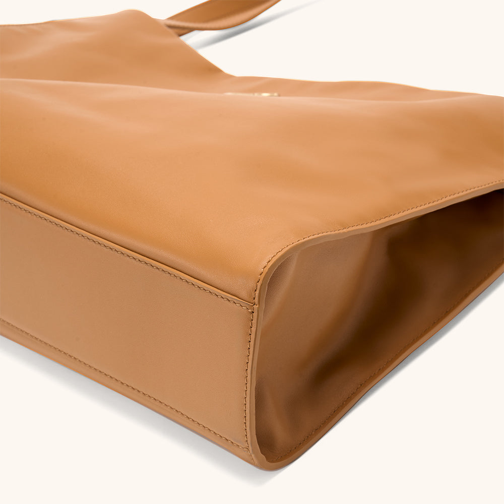 Side View of the Bampo Large Land Tote14