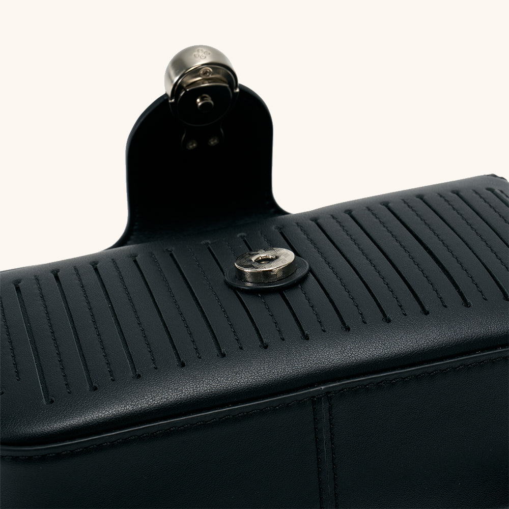 Details of the Bampo Latch Boxy Bag