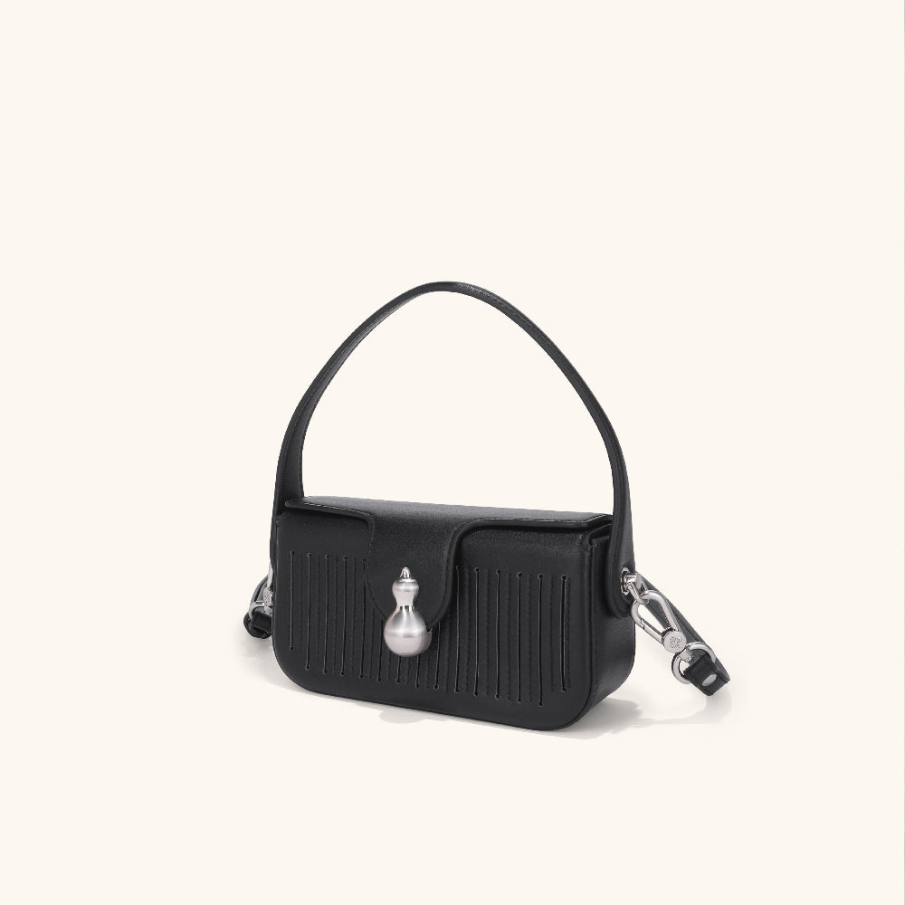 Bampo Latch Boxy Bag#color_glossy-black