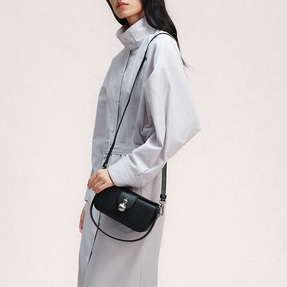 Bampo Latch Boxy Bag on Model 1