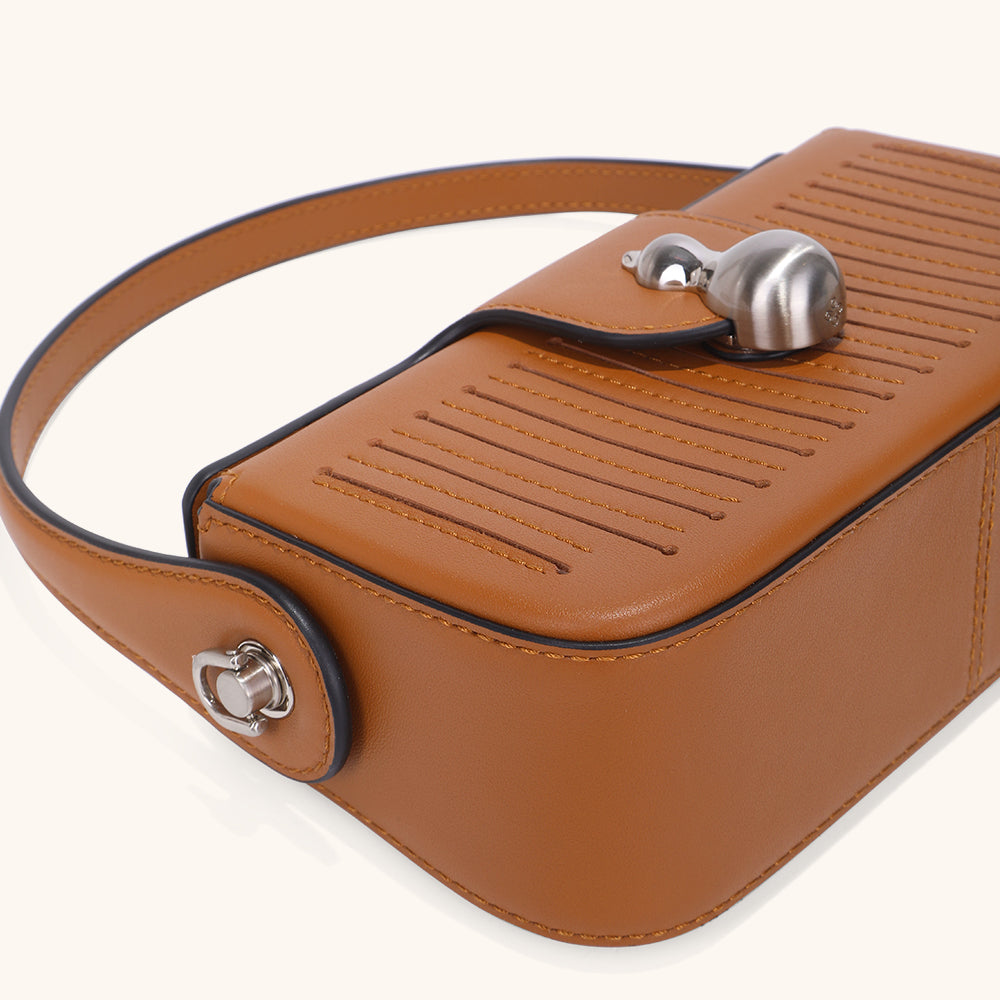 Details of the Bampo Latch Boxy Bag