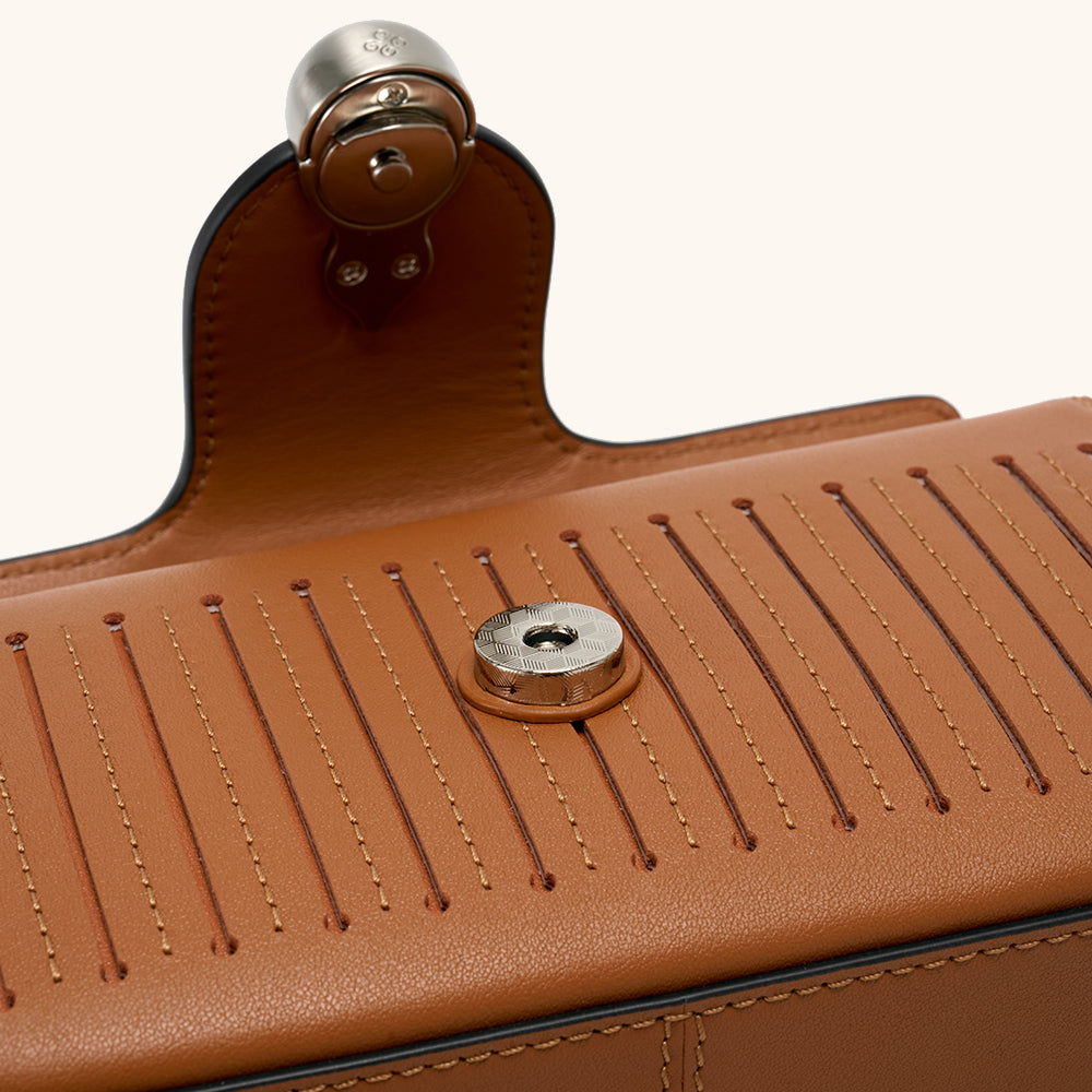 Details of the Bampo Latch Boxy Bag
