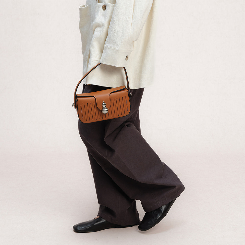 Bampo Latch Boxy Bag on Model 1