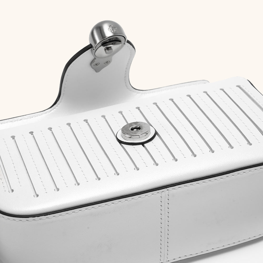 Details of the Bampo Latch Boxy Bag