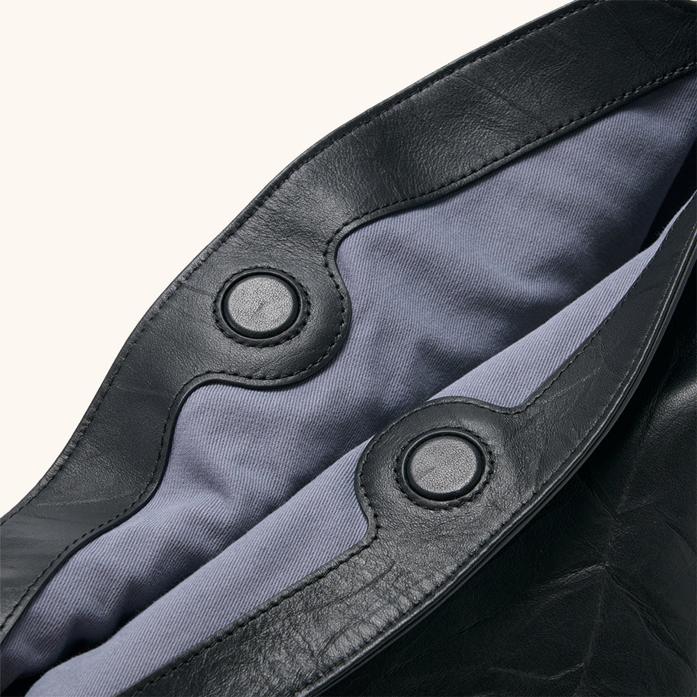 Magnetic snap closure of the Bampo Medium Flow Hobo