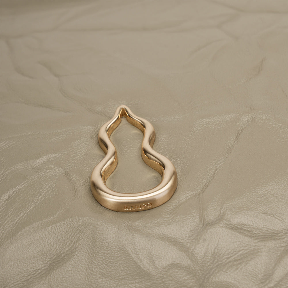 Hulu Hardware of the Bampo Medium Flow Hobo