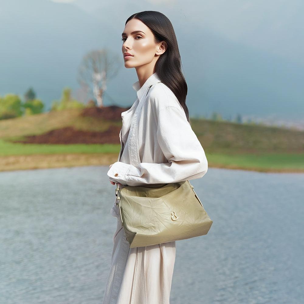 Bampo Medium Flow Hobo on Model 6