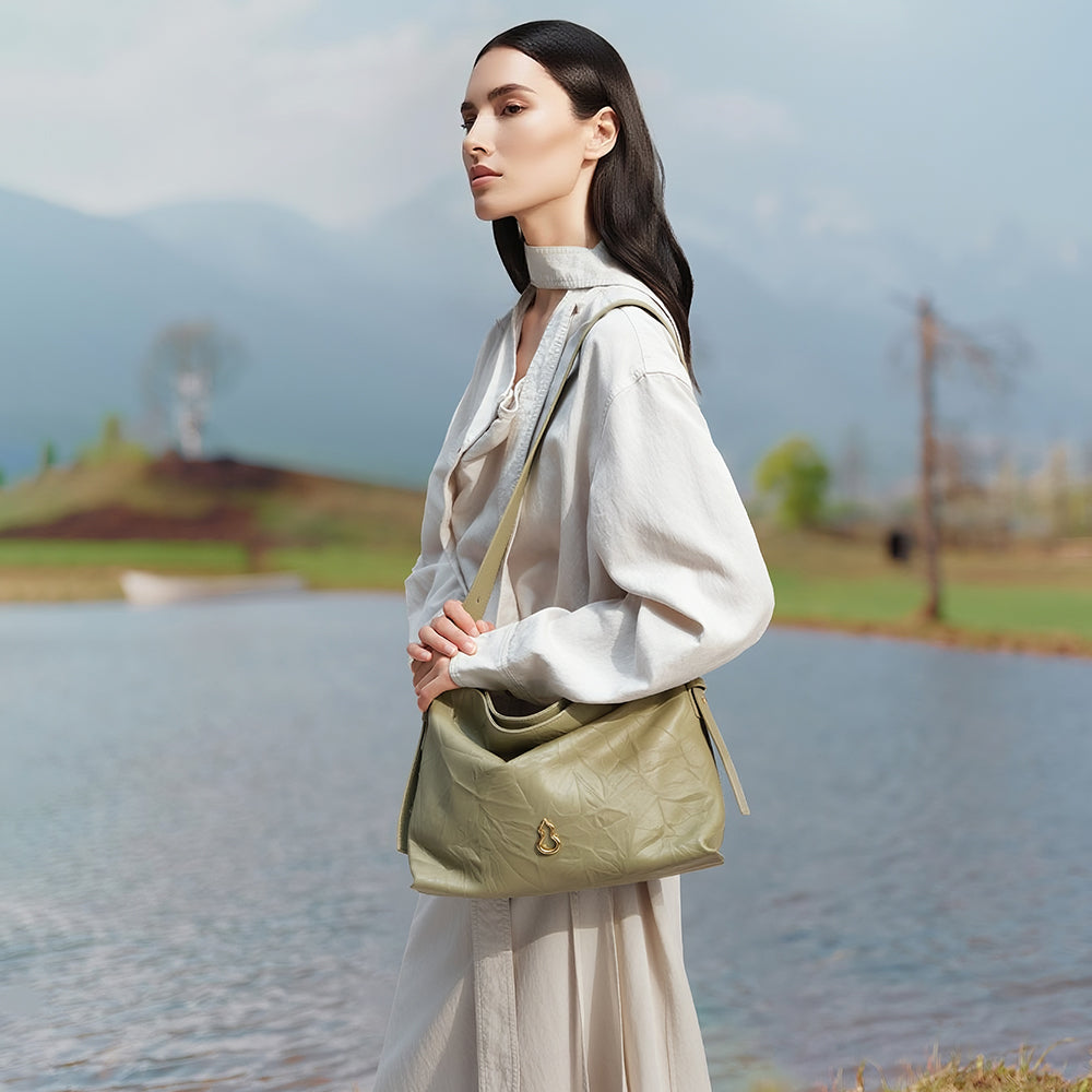 Bampo Medium Flow Hobo on Model 7
