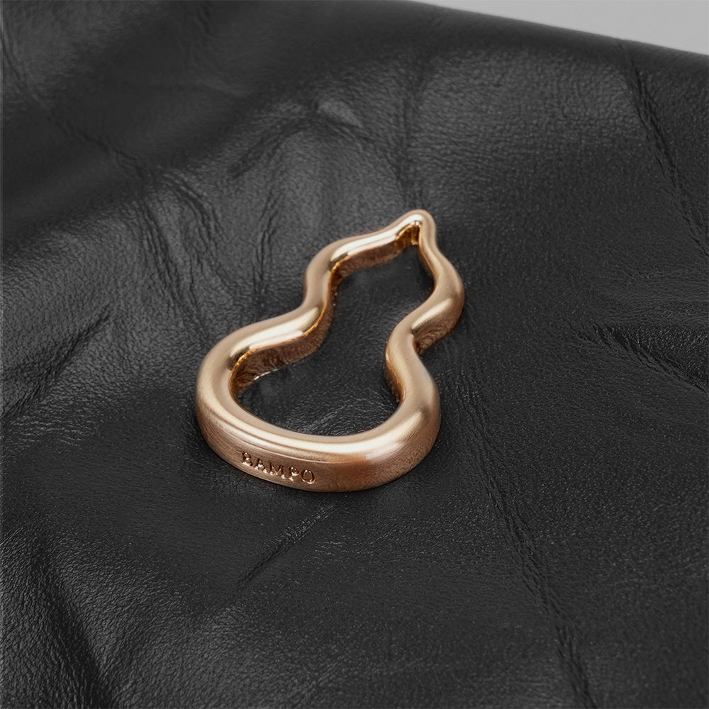 Hulu Hardware of the Bampo Medium Land Tote (Texture Version)