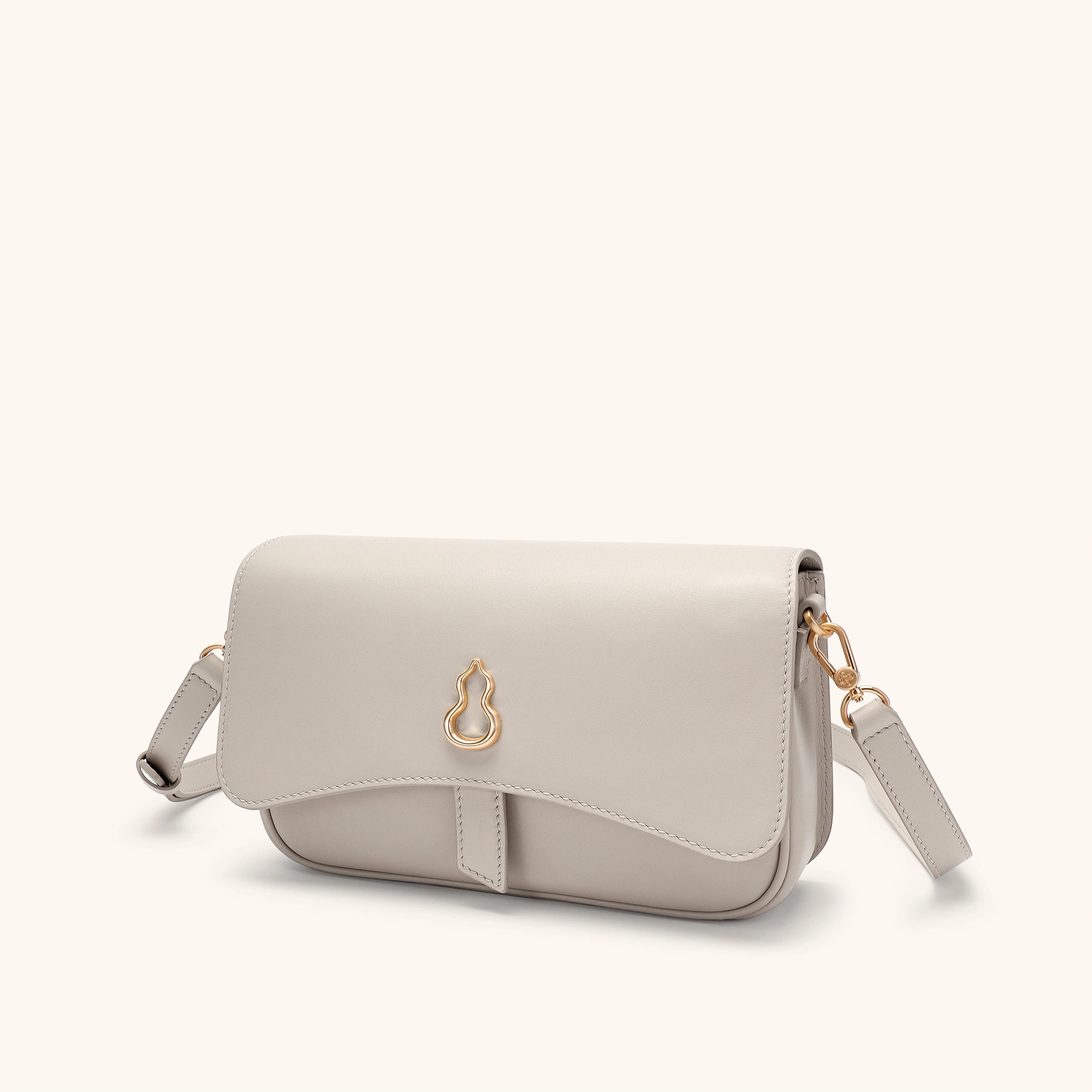 Side View of the Bampo Ridge Shoulder Bag