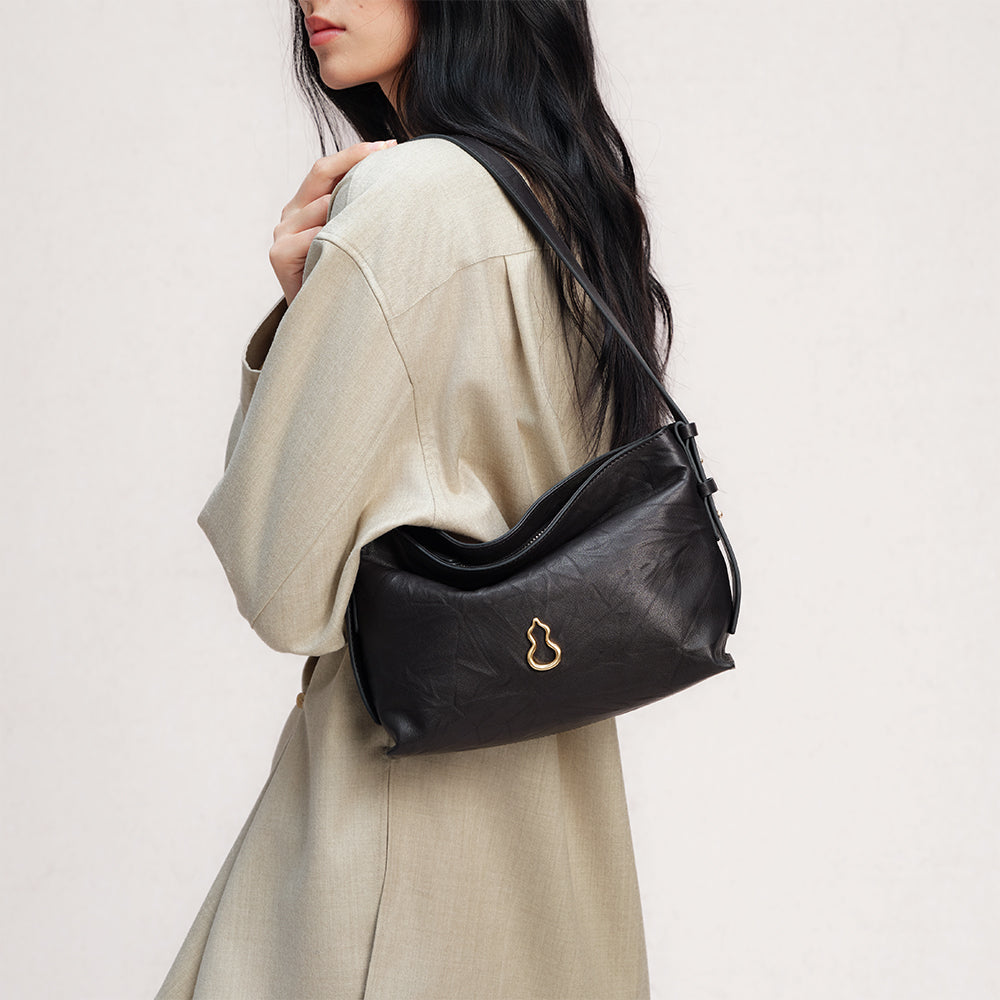 Bampo Small Flow Hobo on Model 7