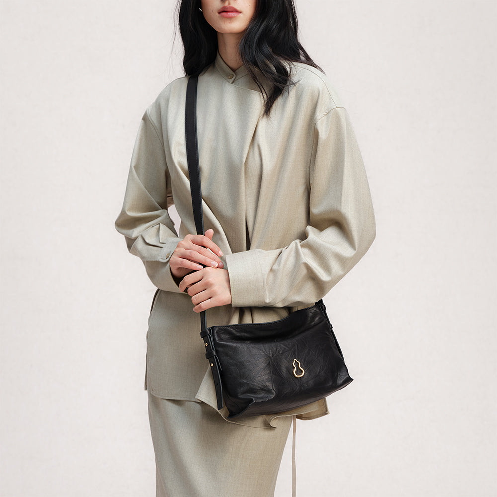 Bampo Small Flow Hobo on Model 8